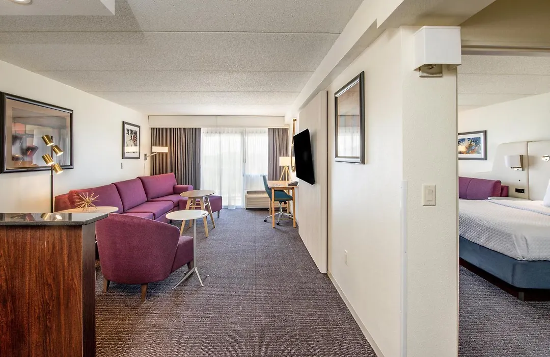 Crowne Plaza Milwaukee Airport By Ihg-1